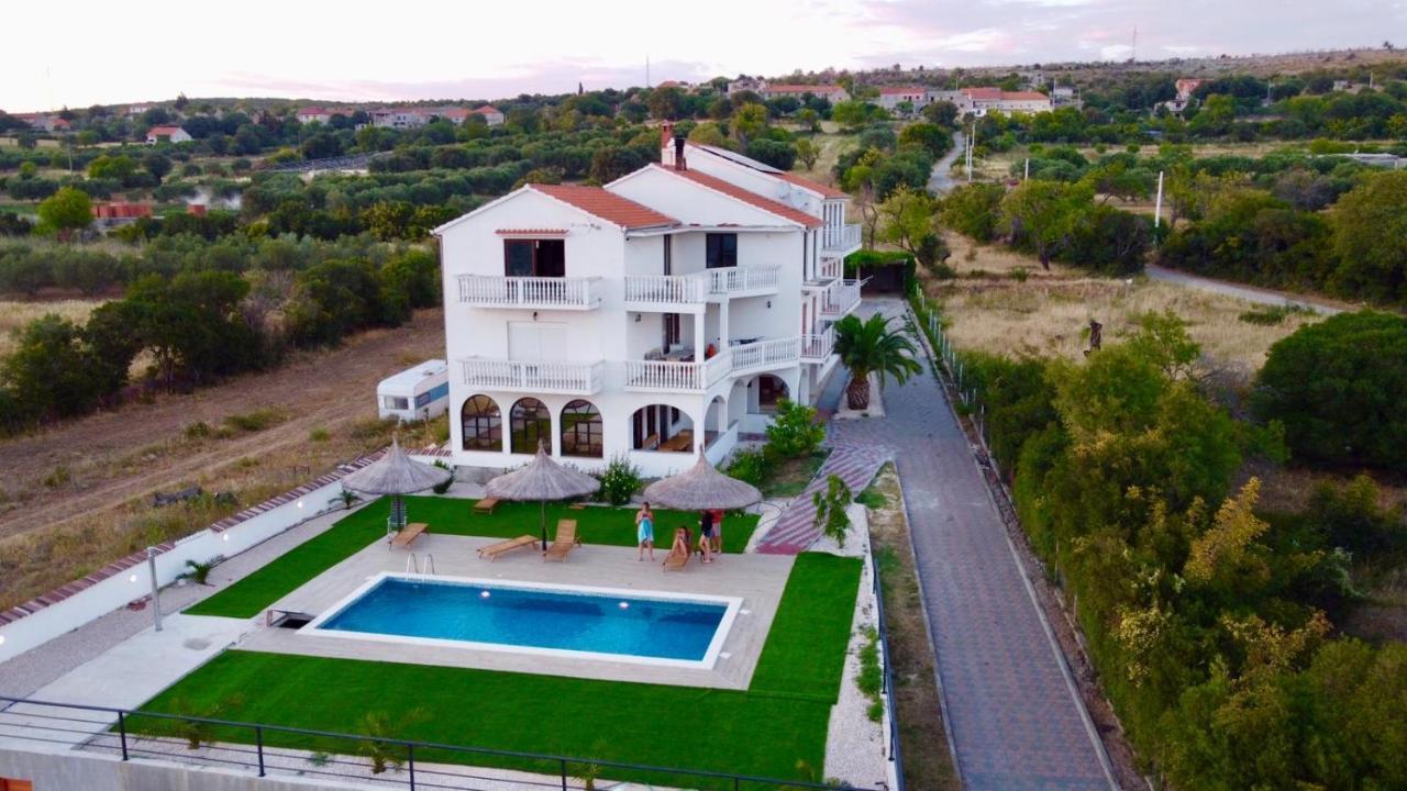 Viktorija Apartament *